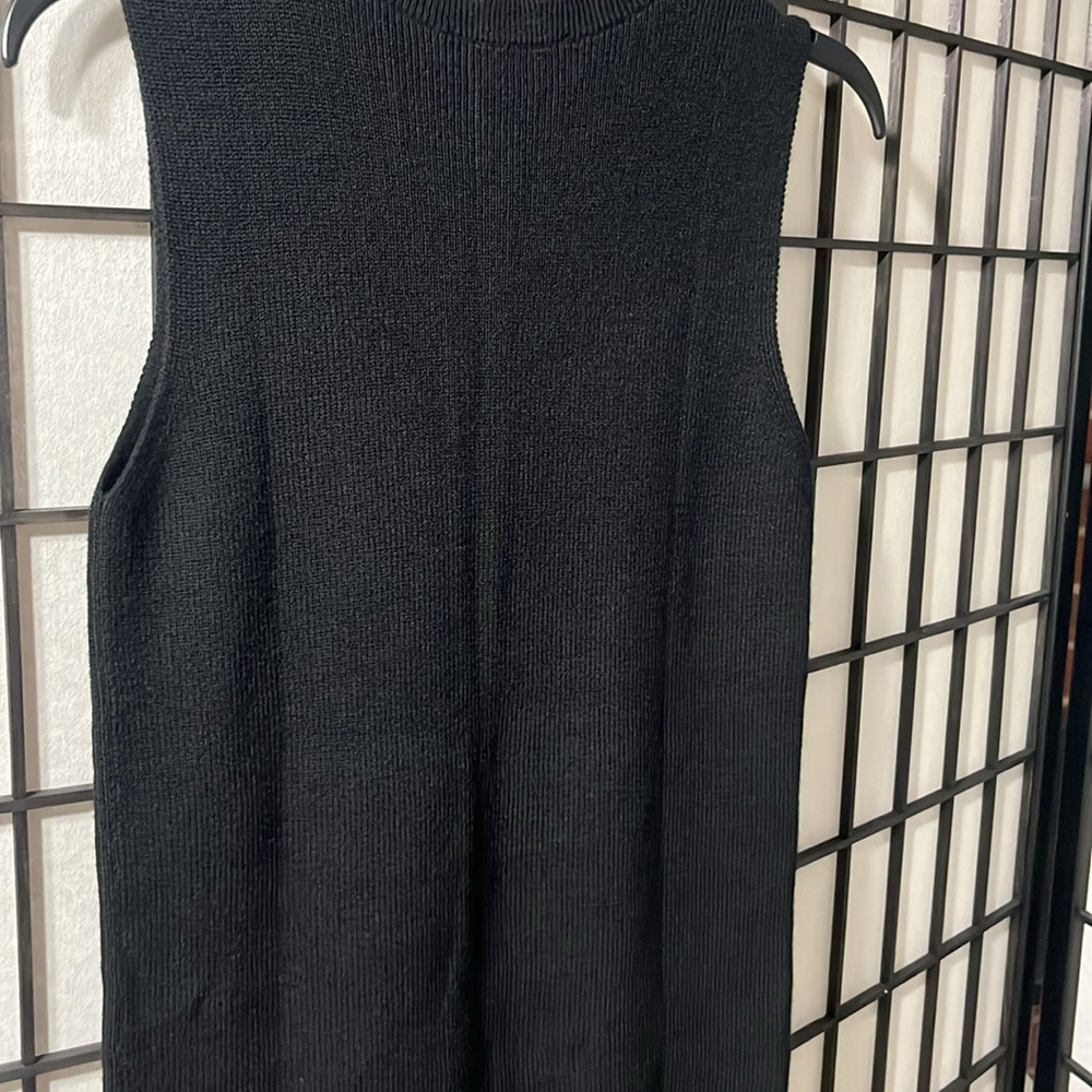 Ann Taylor Black Scalloped Sweater Shell Sleeveless Pullover Size MP - Picture 2 of 5